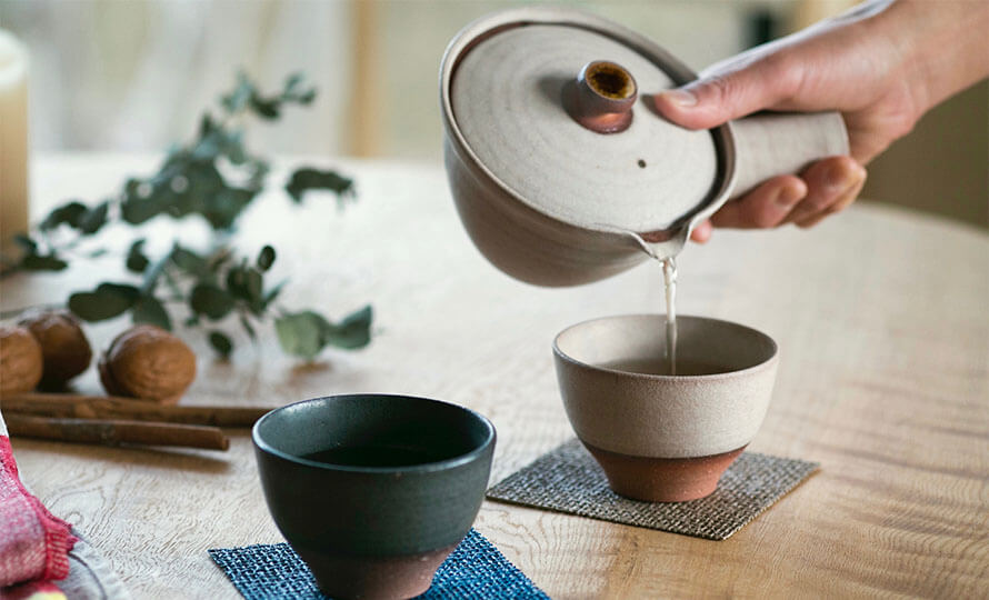 AR Piece アールピース 新茶器 KYU-SU FUTARIでお茶をいれている画像