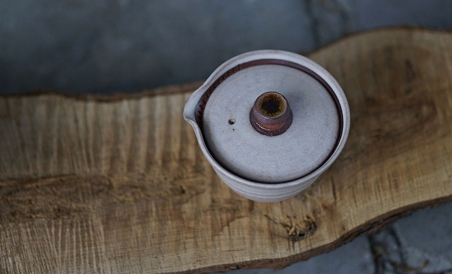 AR Piece アールピース 新茶器 KYU-SU HITORIでお茶をいれている画像