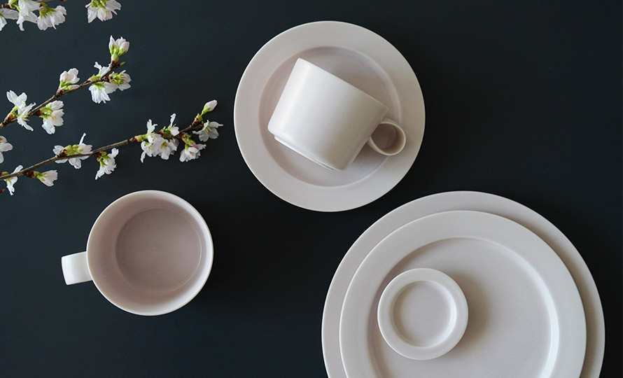 イイホシユミコ yumiko iihoshi porcelain／「unjour アンジュール」カップ sakura-kumoのイメージ画像