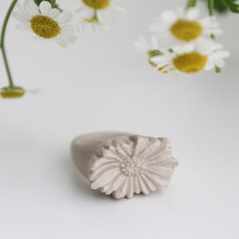 PLANT / PLANT プラントプラント／ White Porcelain Daisy Ring 白磁 デイジー リング