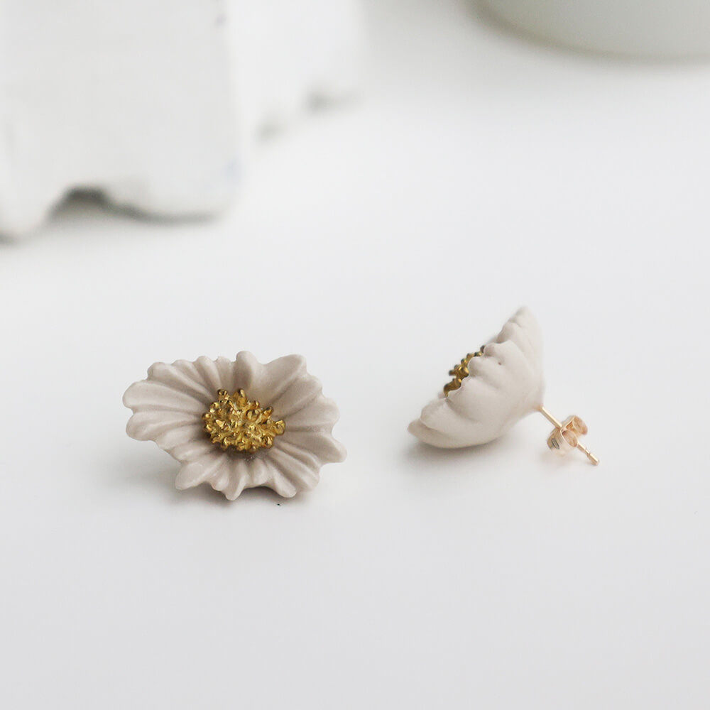 PLANT / PLANT／ Daisy Brass Earrings 白磁 デイジー ピアス