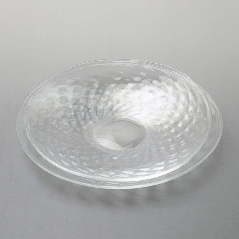 「楕円皿」と「楕円皿 大」を重ねた様子
