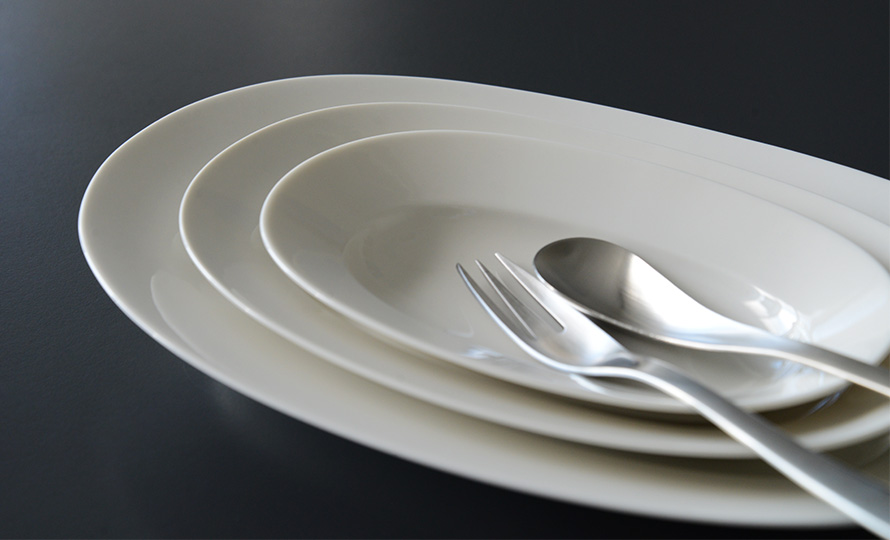 イイホシユミコ yumiko iihoshi porcelain／「oval plate オーバルプレート」dew white（S・M・L）のイメージ画像